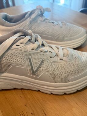 Vionic Women's White Gray Athletic Sneakers